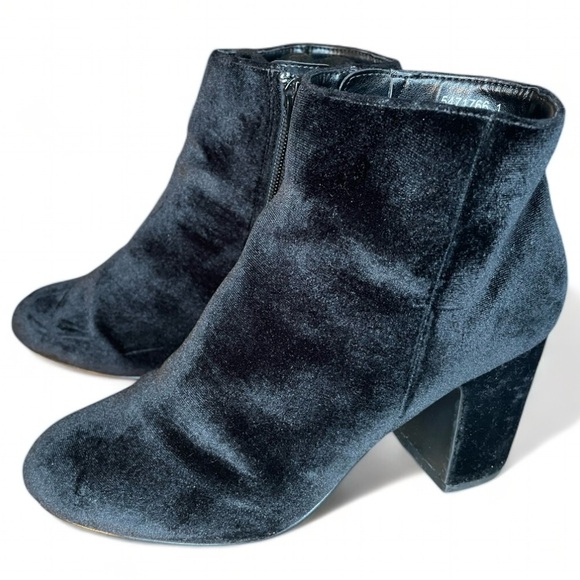 New Look Black Velvet Booties - Picture 5 of 5